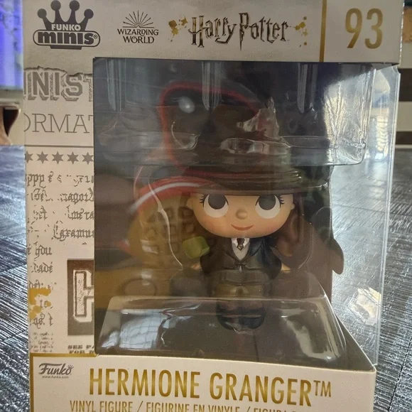 Funko Ron Weasley Vinyl Figure with Gold Accents and Red-Brown Hat - Picture 4 of 6